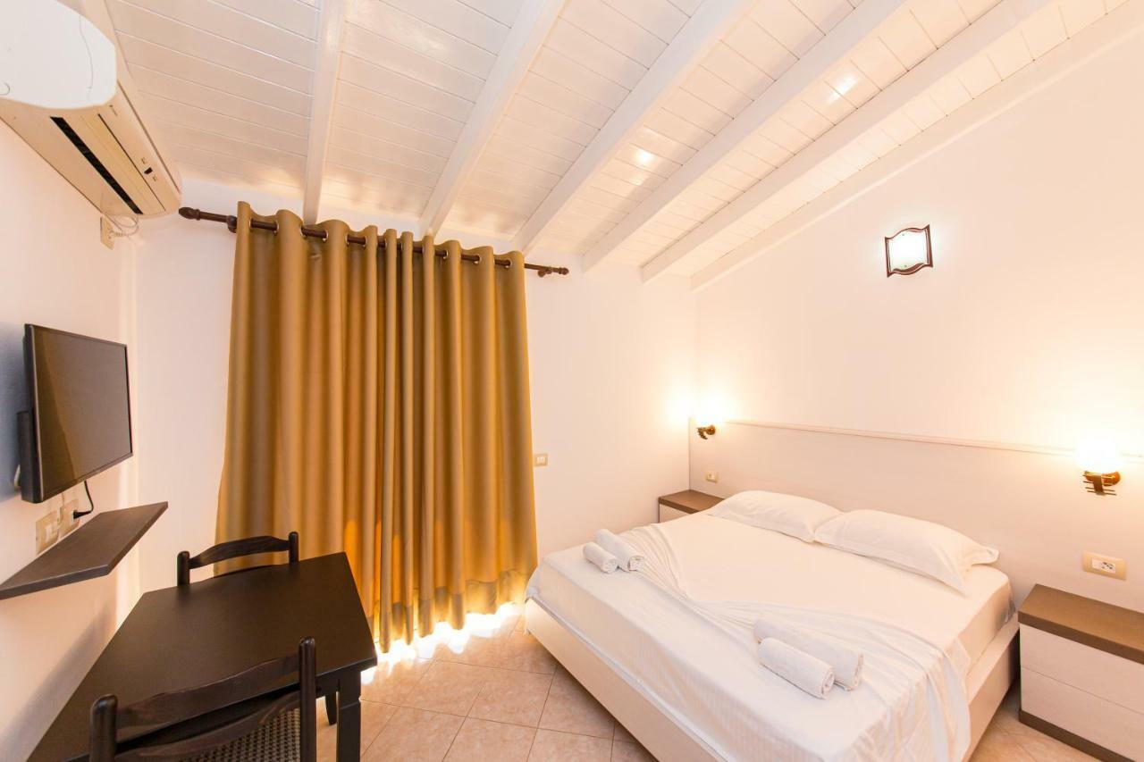 Hotel Mariksel Ksamil Kültér fotó